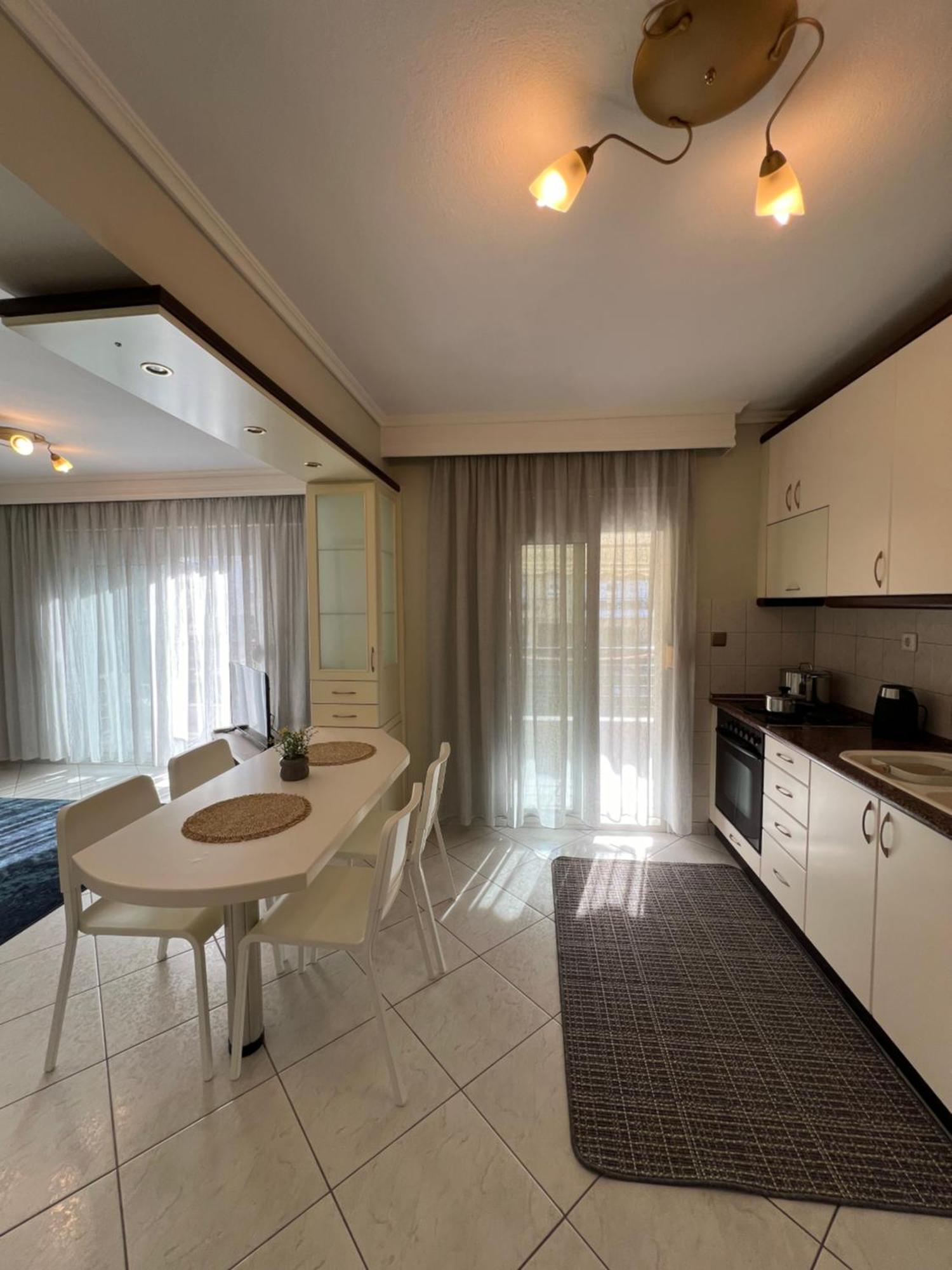 Parma'S Pool Apartment Peraía Eksteriør billede