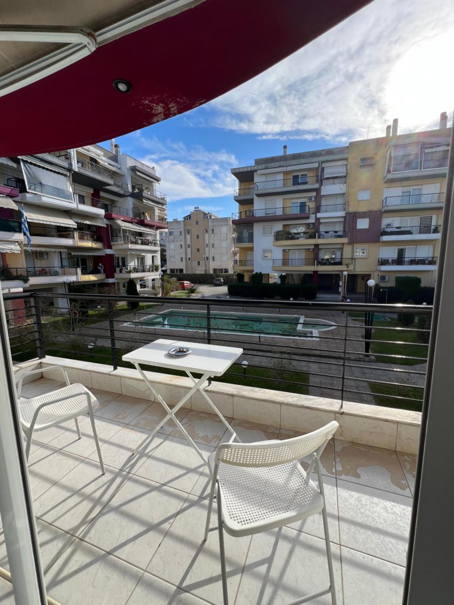 Parma'S Pool Apartment Peraía Eksteriør billede